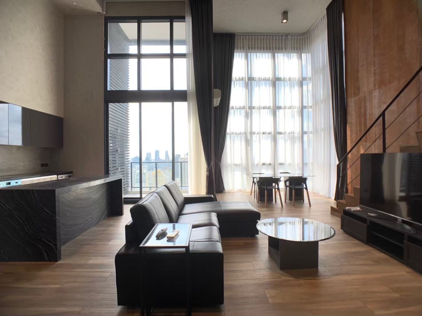 2 Bedrooms, 2 Bathrooms 120sqm 37th Flr @The Lofts Asoke  For Rent 120,000THB/Month