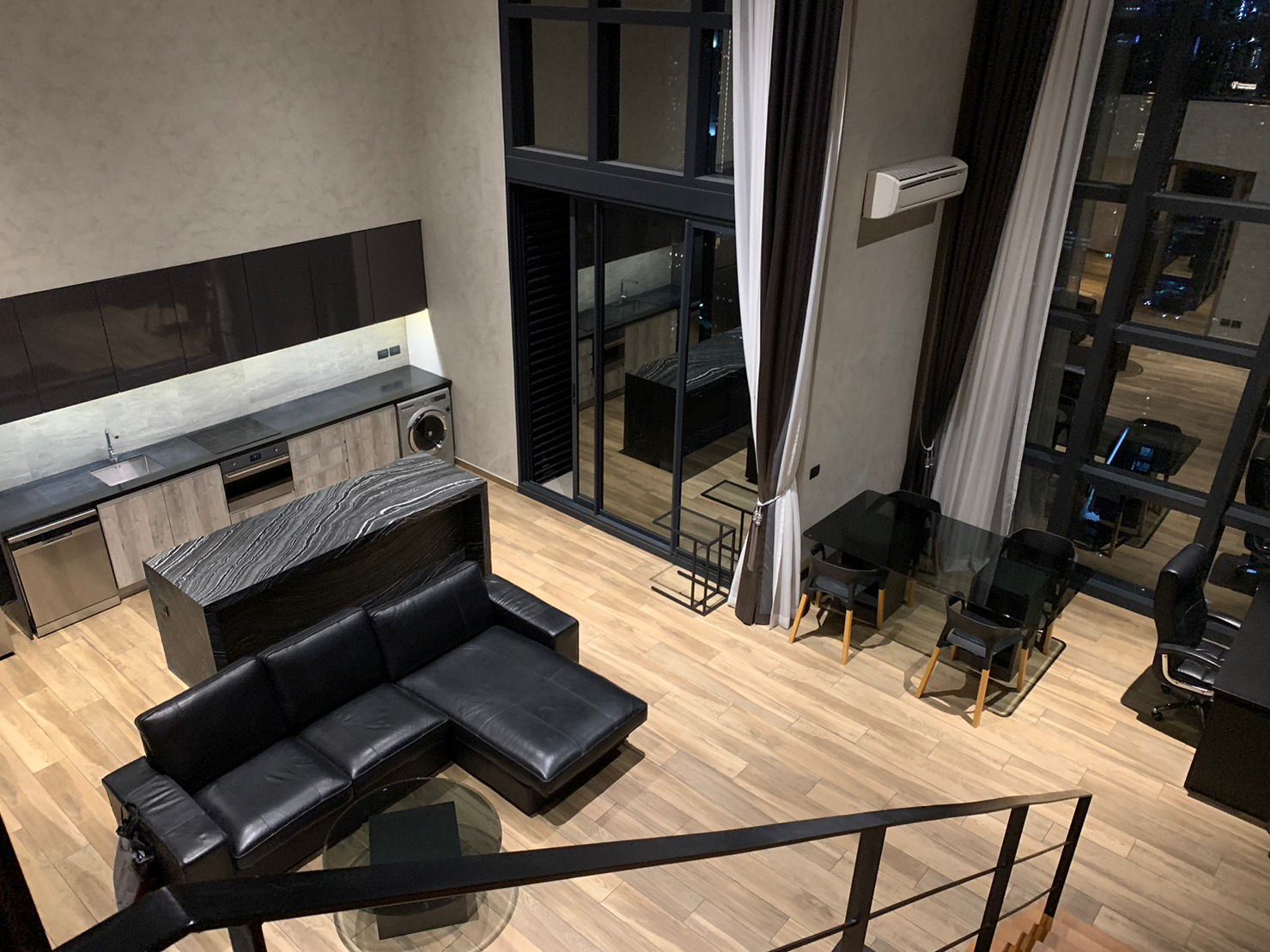 2 Bedrooms, 2 Bathrooms 120sqm 37th Flr @The Lofts Asoke  For Rent 120,000THB/Month