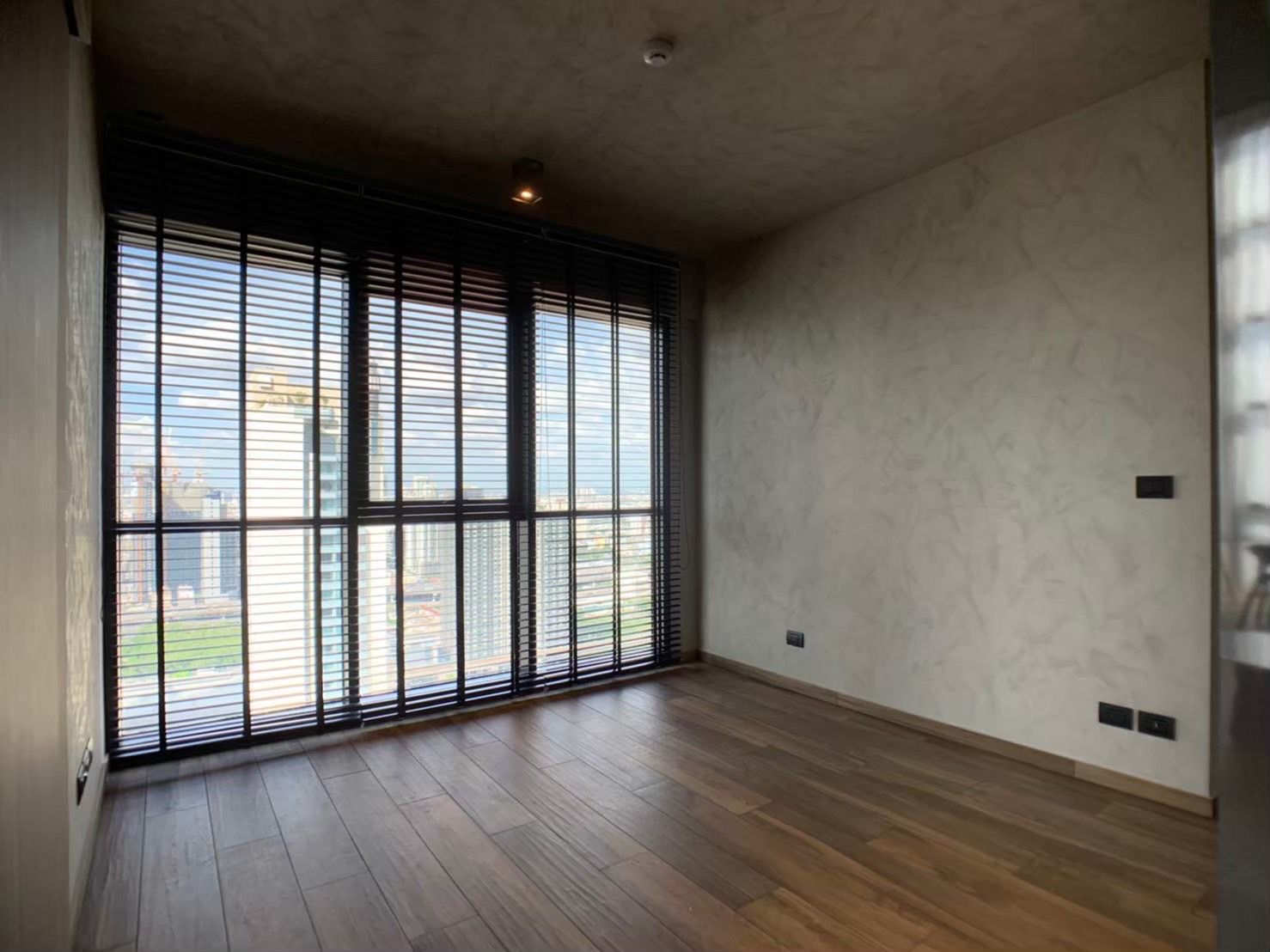 2 Bedrooms, 2 Bathrooms 120sqm 37th Flr @The Lofts Asoke  For Rent 120,000THB/Month