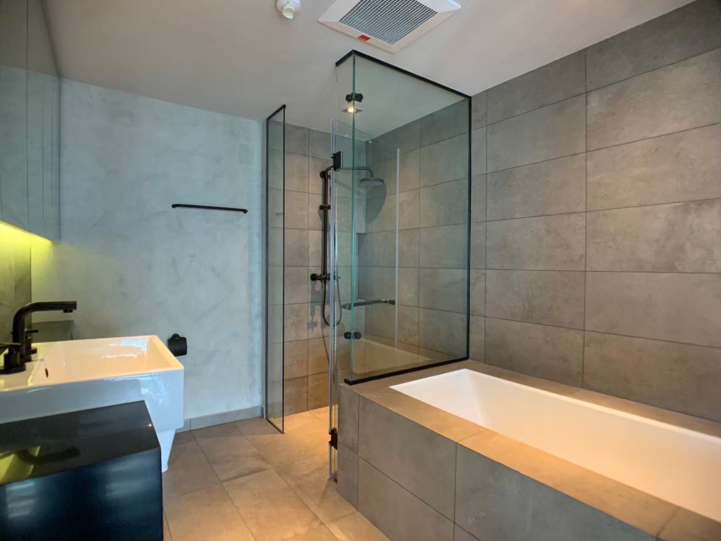 2 Bedrooms, 2 Bathrooms 120sqm 37th Flr @The Lofts Asoke  For Rent 120,000THB/Month