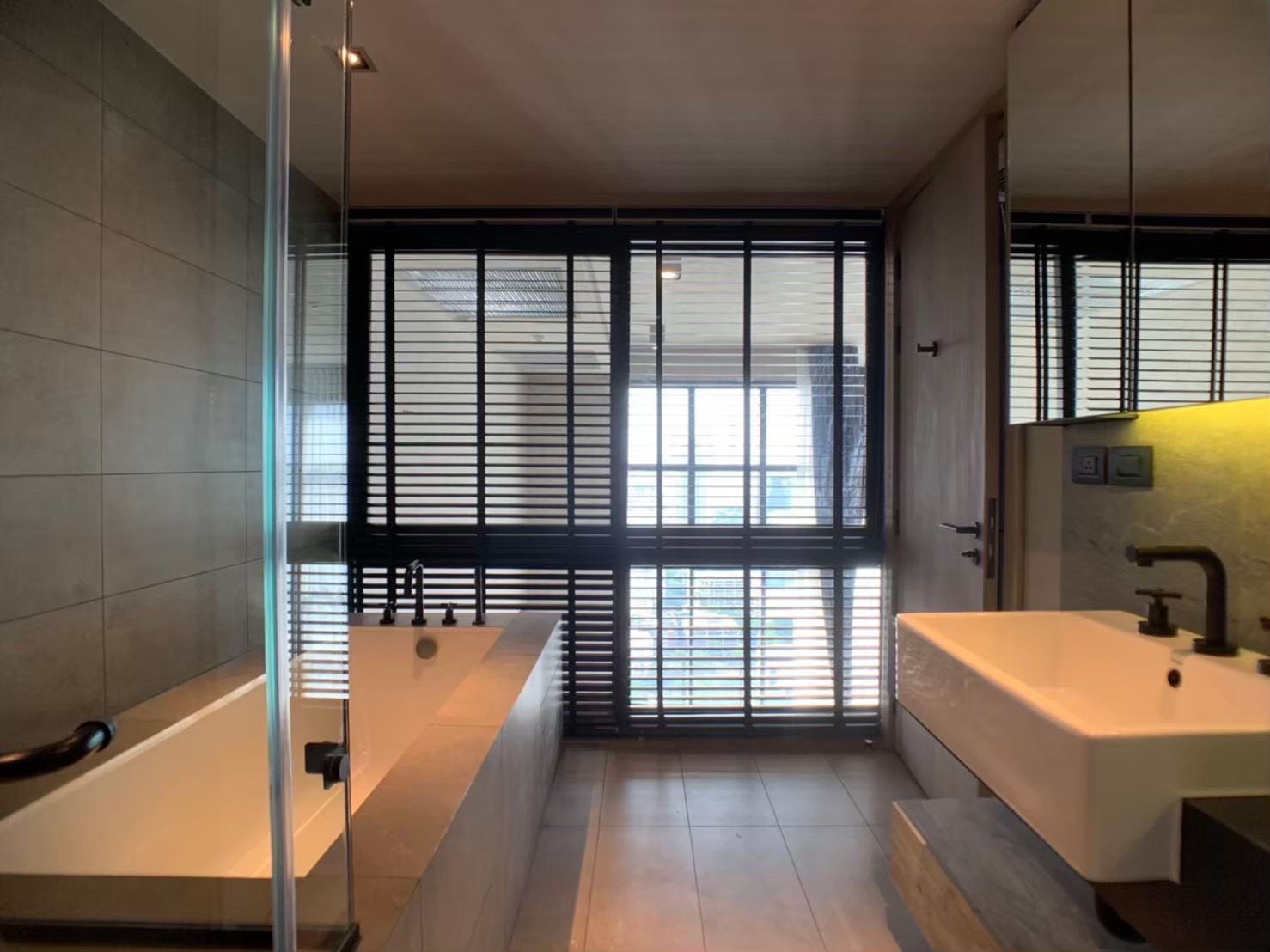 2 Bedrooms, 2 Bathrooms 120sqm 37th Flr @The Lofts Asoke  For Rent 120,000THB/Month