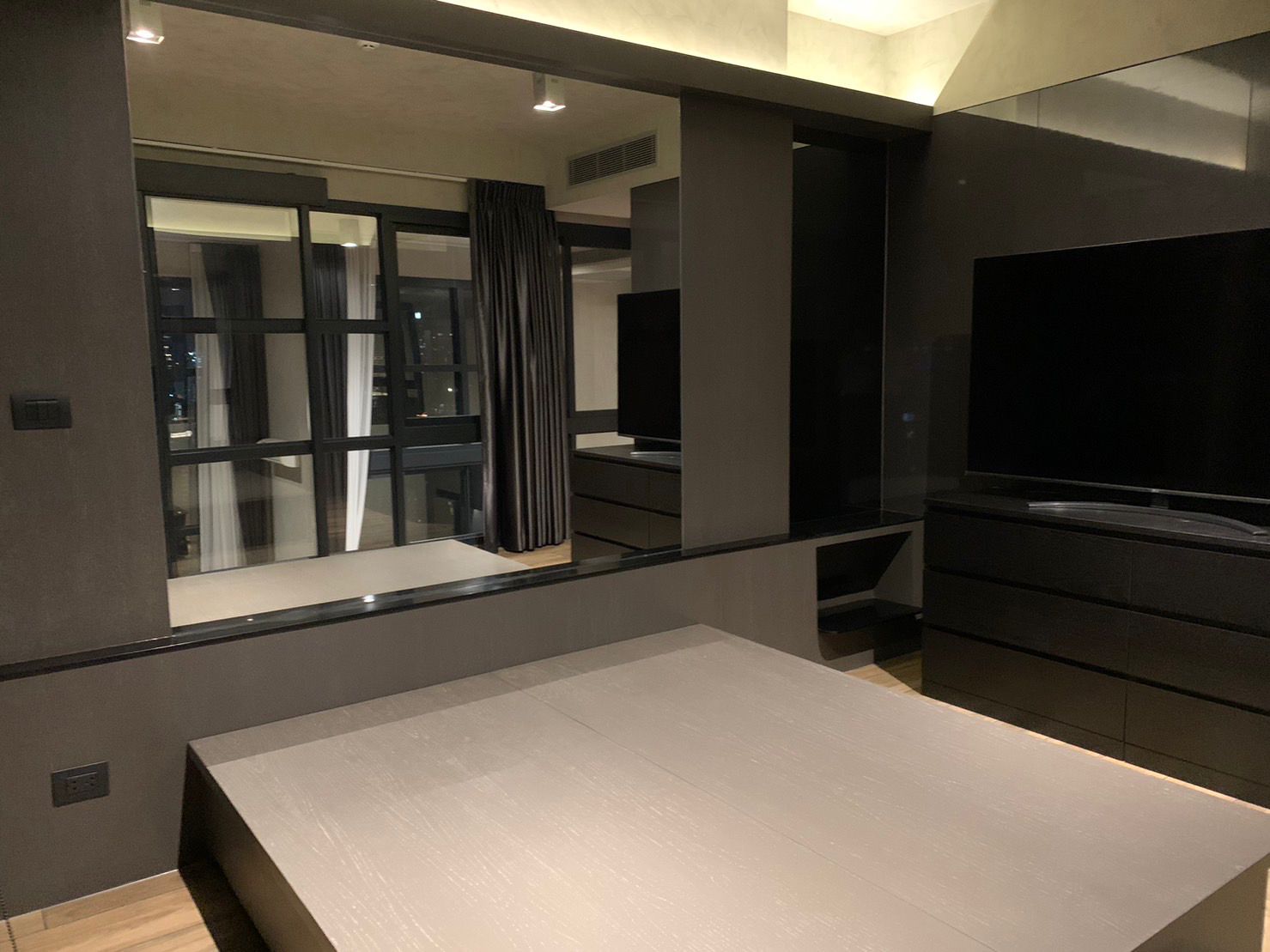 2 Bedrooms, 2 Bathrooms 120sqm 37th Flr @The Lofts Asoke  For Rent 120,000THB/Month