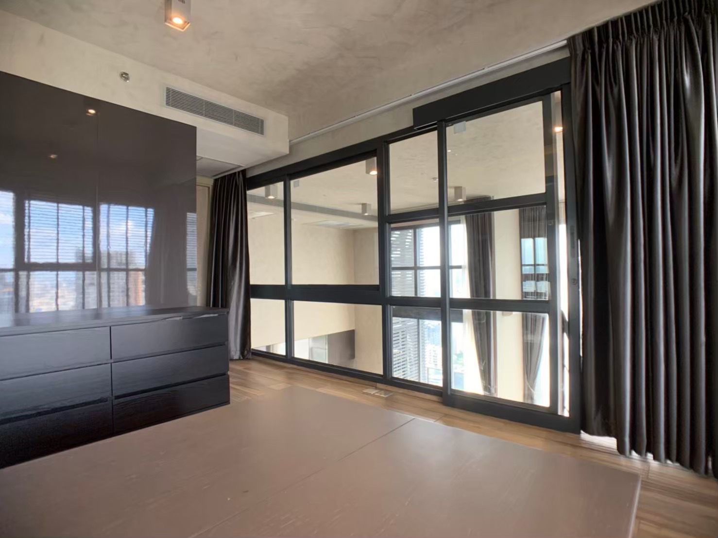 2 Bedrooms, 2 Bathrooms 120sqm 37th Flr @The Lofts Asoke  For Rent 120,000THB/Month