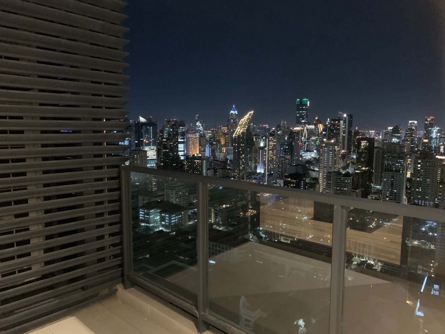 2 Bedrooms, 2 Bathrooms 120sqm 37th Flr @The Lofts Asoke  For Rent 120,000THB/Month