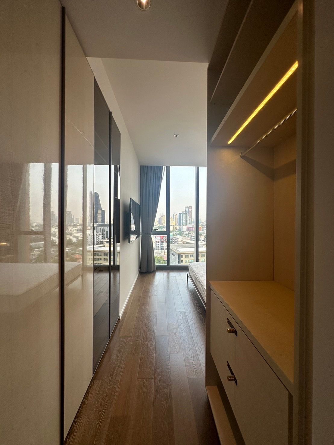 2 Bedrooms, 2 Bathrooms 105sqm 12th Flr @The Lofts Asoke  For Rent 120,000THB/Month