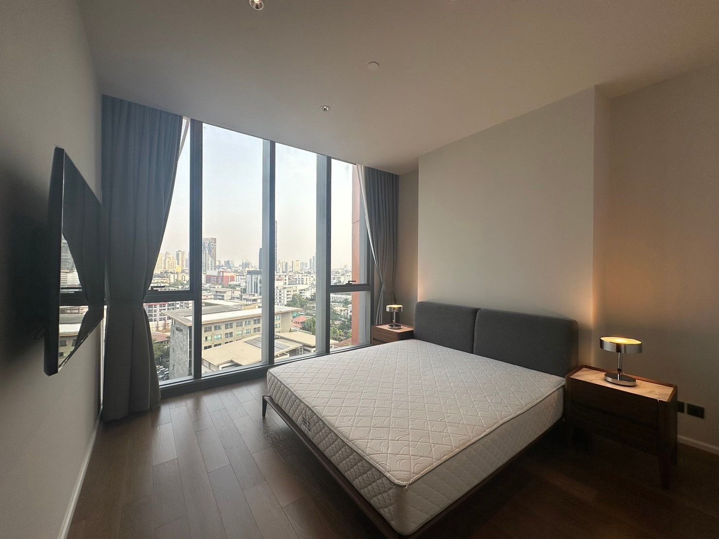 2 Bedrooms, 2 Bathrooms 105sqm 12th Flr @The Lofts Asoke  For Rent 120,000THB/Month