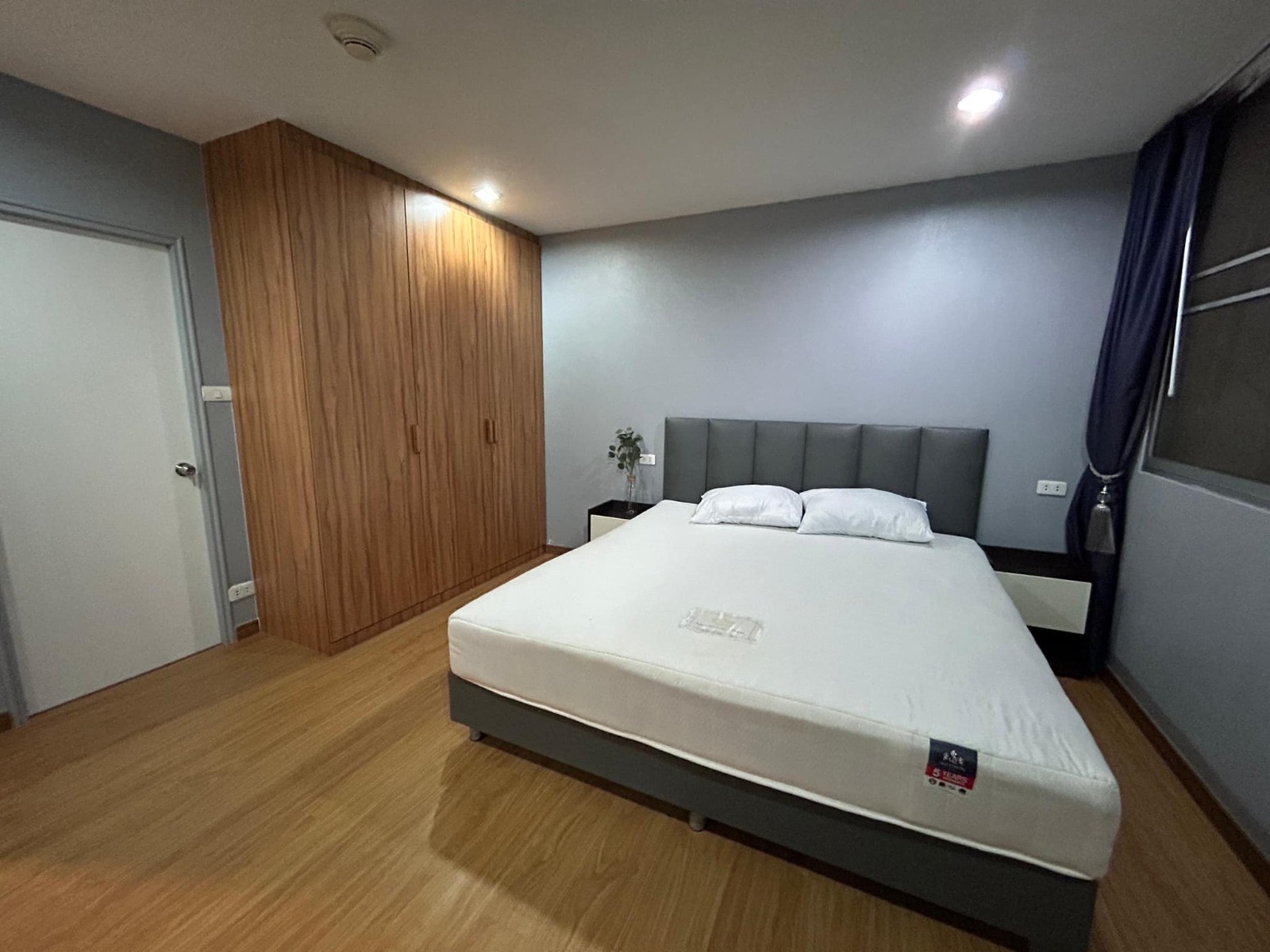 2 Bedrooms, 1 Bathroom 78sqm 13th Flr @Monterey Place Condominium For Rent 36,000THB/Month