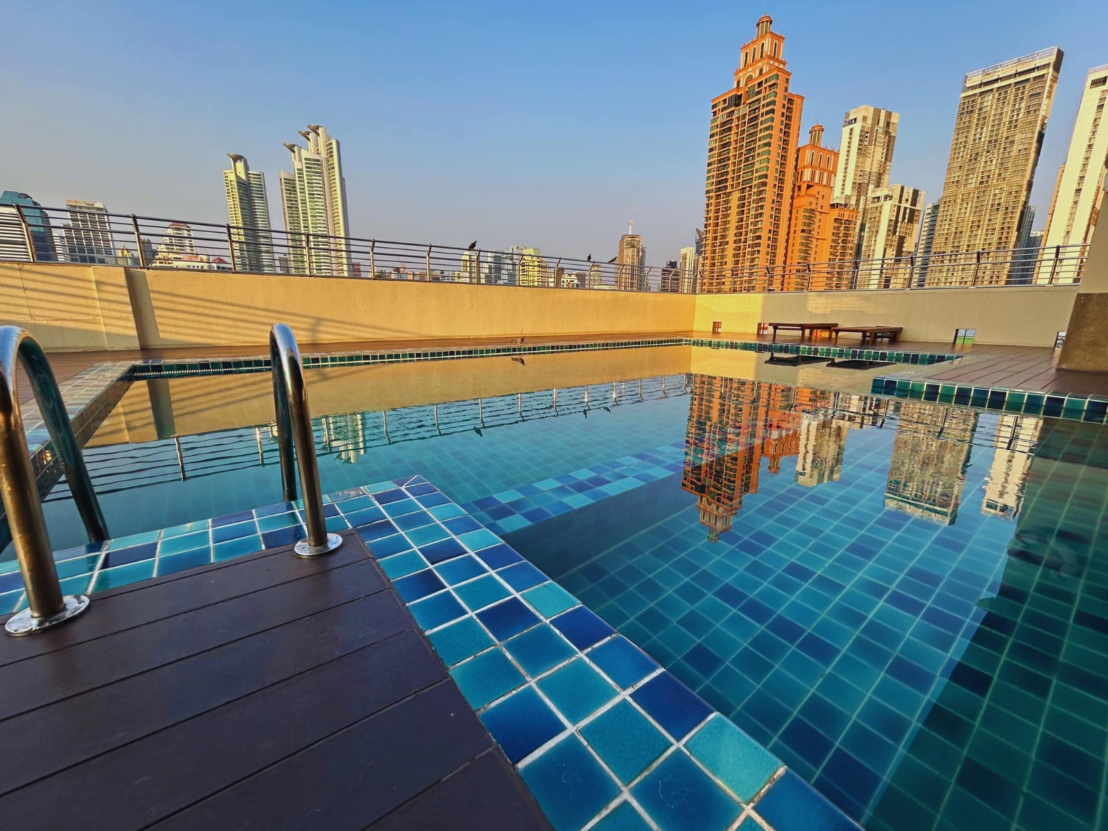 2 Bedrooms, 1 Bathroom 78sqm 13th Flr @Monterey Place Condominium For Rent 36,000THB/Month