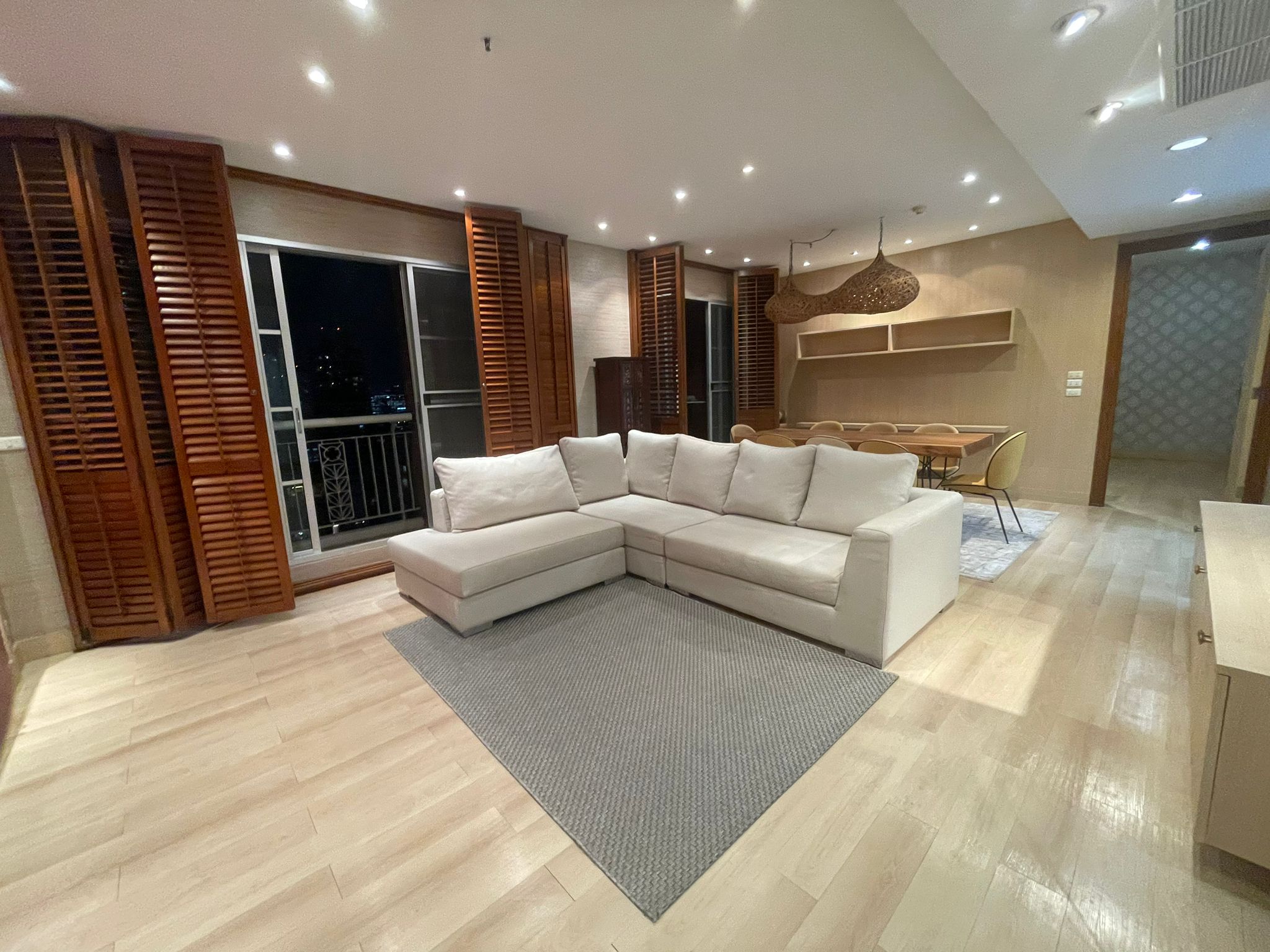2 Bedrooms, 2 Bathroom 160sqm Top Floor @ CitiSmart Sukhumvit 18 For Sale 25MB