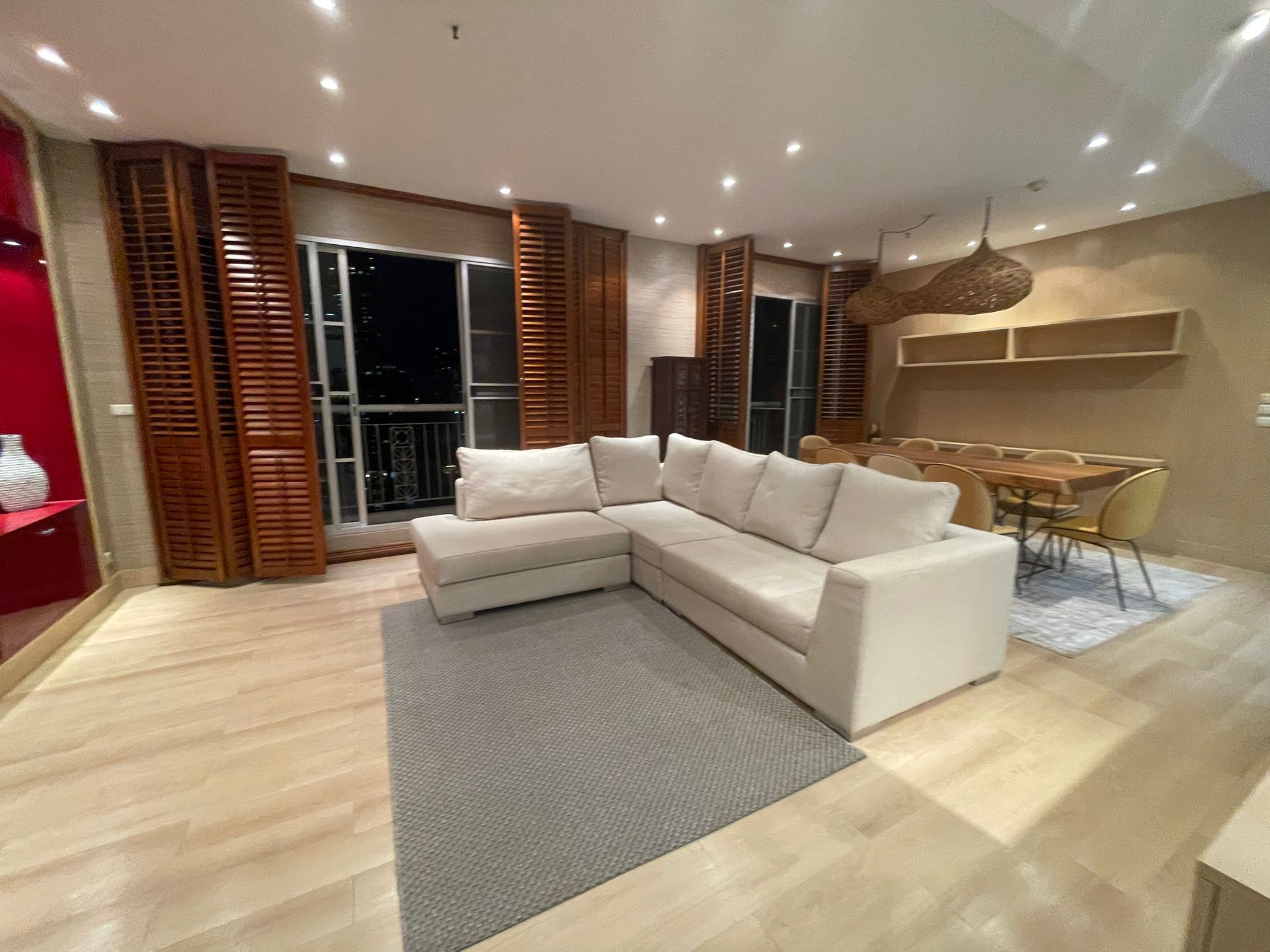 2 Bedrooms, 2 Bathroom 160sqm Top Floor @ CitiSmart Sukhumvit 18 For Sale 25MB