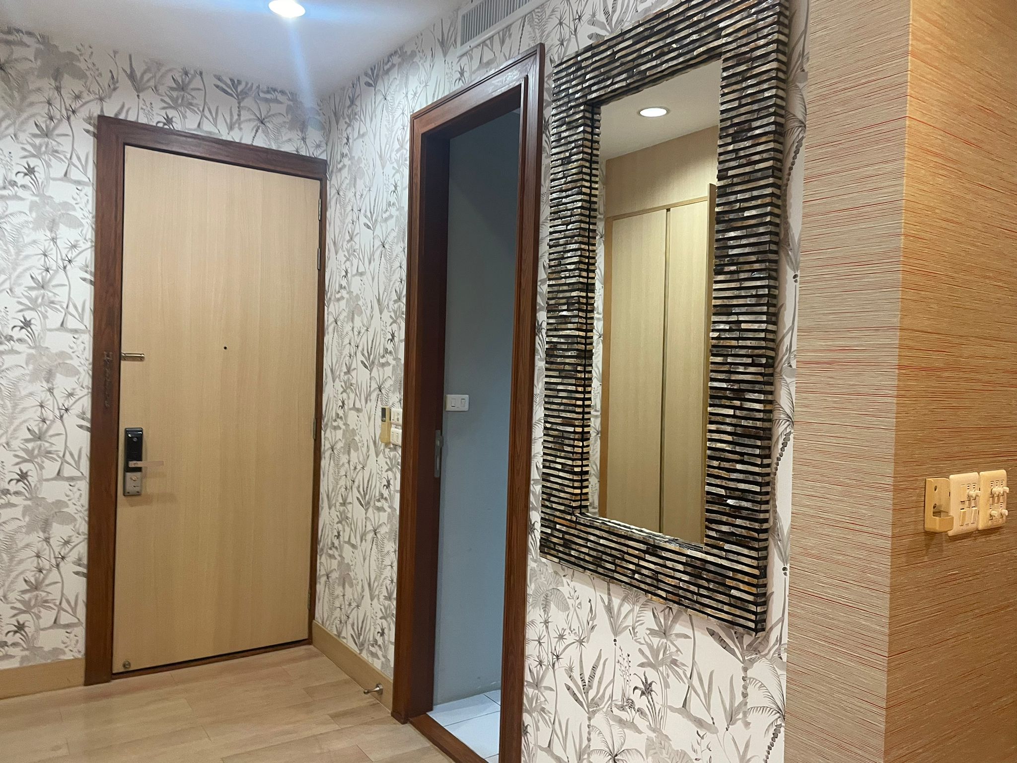 2 Bedrooms, 2 Bathroom 160sqm Top Floor @ CitiSmart Sukhumvit 18 For Sale 25MB