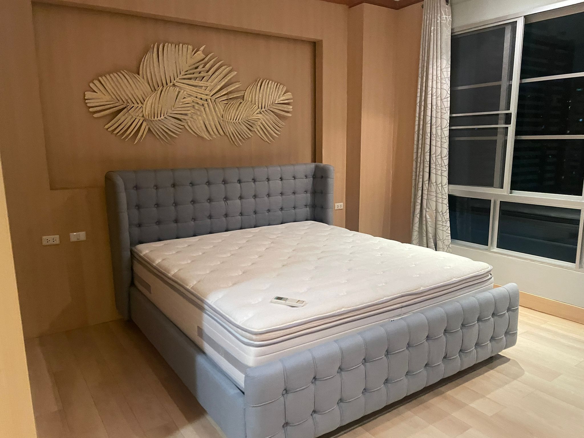 2 Bedrooms, 2 Bathroom 160sqm Top Floor @ CitiSmart Sukhumvit 18 For Sale 25MB