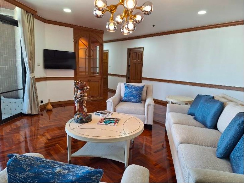 3 Bedrooms, 3 Bathrooms 350sqm 23rd Flr @RUAMSUK CONDOMINIUM Leasing Fee 140,000THB