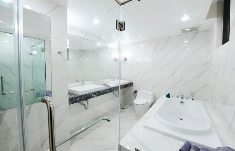 3 Bedrooms, 3 Bathrooms 350sqm 23rd Flr @RUAMSUK CONDOMINIUM Leasing Fee 140,000THB