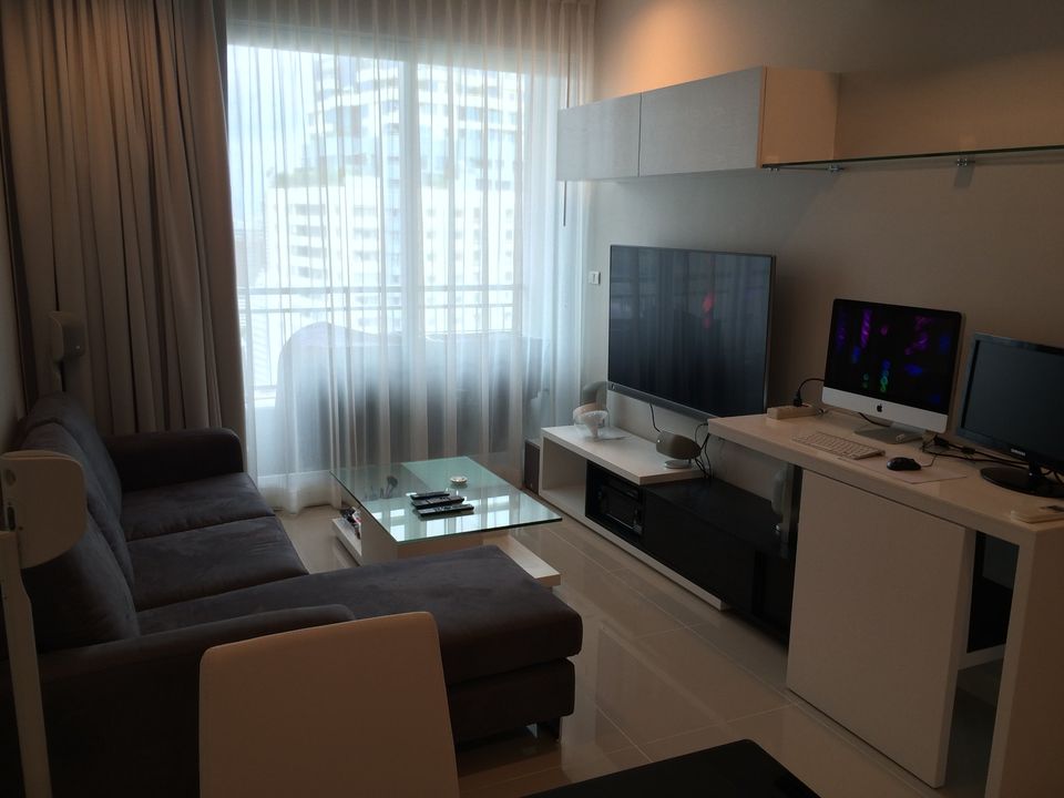 1 Bedroom, 1 Bathroom 47sqm 27th Flr@The Circle Petchaburi Tower 2 For Sale 4.7MB Includes 800,000THB worth of Appliances and Furnitures.