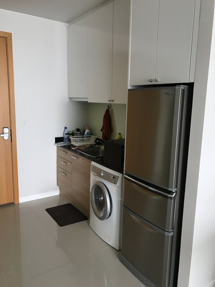 1 Bedroom, 1 Bathroom 47sqm 27th Flr@The Circle Petchaburi Tower 2 For Sale 4.7MB Includes 800,000THB worth of Appliances and Furnitures.
