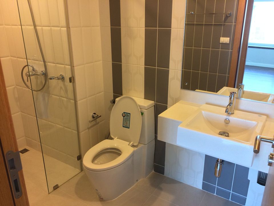 1 Bedroom, 1 Bathroom 47sqm 27th Flr@The Circle Petchaburi Tower 2 For Sale 4.7MB Includes 800,000THB worth of Appliances and Furnitures.