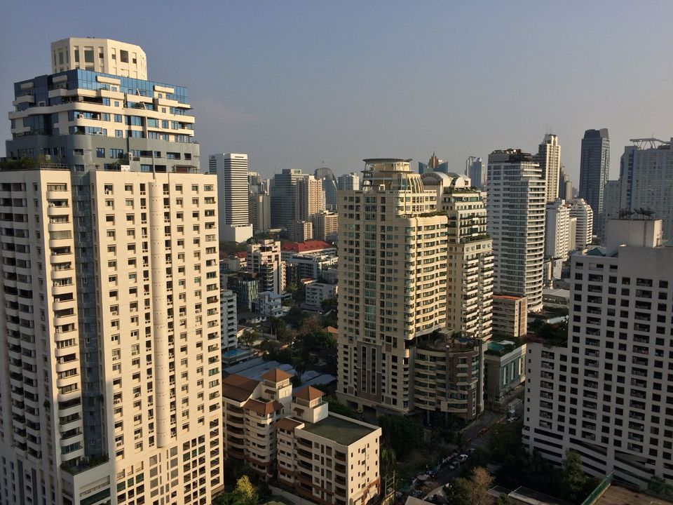 1 Bedroom, 1 Bathroom 47sqm 27th Flr@The Circle Petchaburi Tower 2 For Sale 4.7MB Includes 800,000THB worth of Appliances and Furnitures.