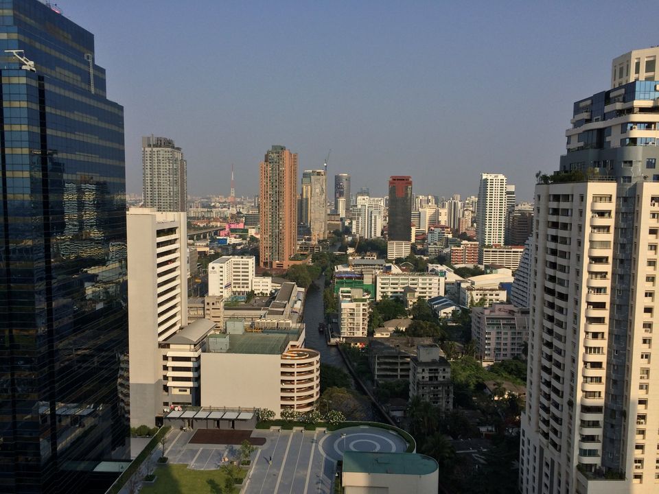 1 Bedroom, 1 Bathroom 47sqm 27th Flr@The Circle Petchaburi Tower 2 For Sale 4.7MB Includes 800,000THB worth of Appliances and Furnitures.