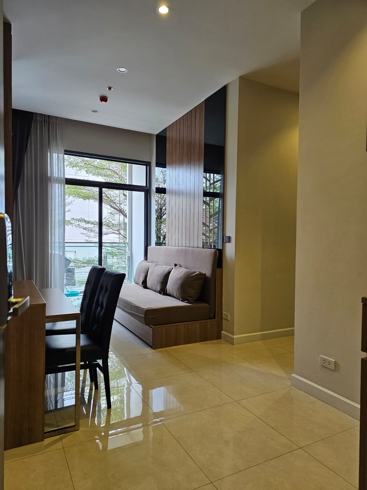 2 Bedrooms, 1 Bathroom 51sqm 2nd Flr @ Mayfair Place Sukhumvit 50 For Rent 25,000THB/Month