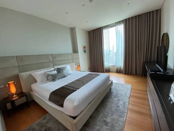 3 Bedrooms, 3 Bathrooms 150sqm 29th Flr @ Sindhorn Residence For Rent 220,000THB/Month