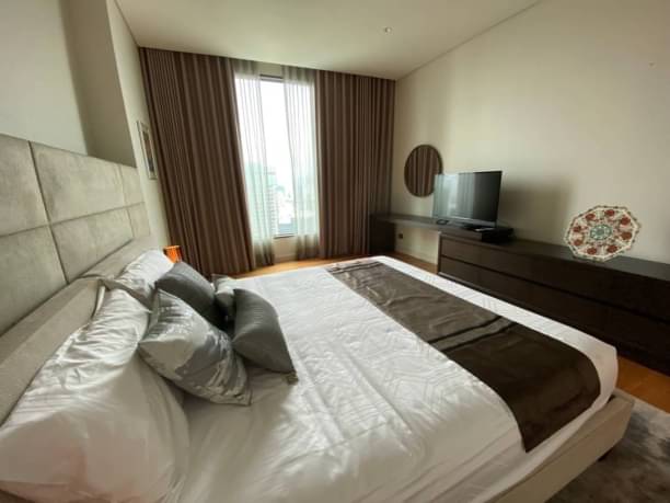 3 Bedrooms, 3 Bathrooms 150sqm 29th Flr @ Sindhorn Residence For Rent 220,000THB/Month