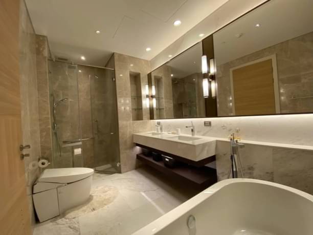 3 Bedrooms, 3 Bathrooms 150sqm 29th Flr @ Sindhorn Residence For Rent 220,000THB/Month