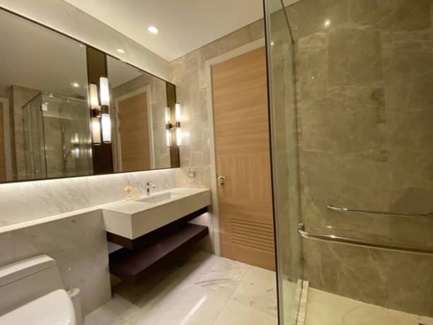 3 Bedrooms, 3 Bathrooms 150sqm 29th Flr @ Sindhorn Residence For Rent 220,000THB/Month