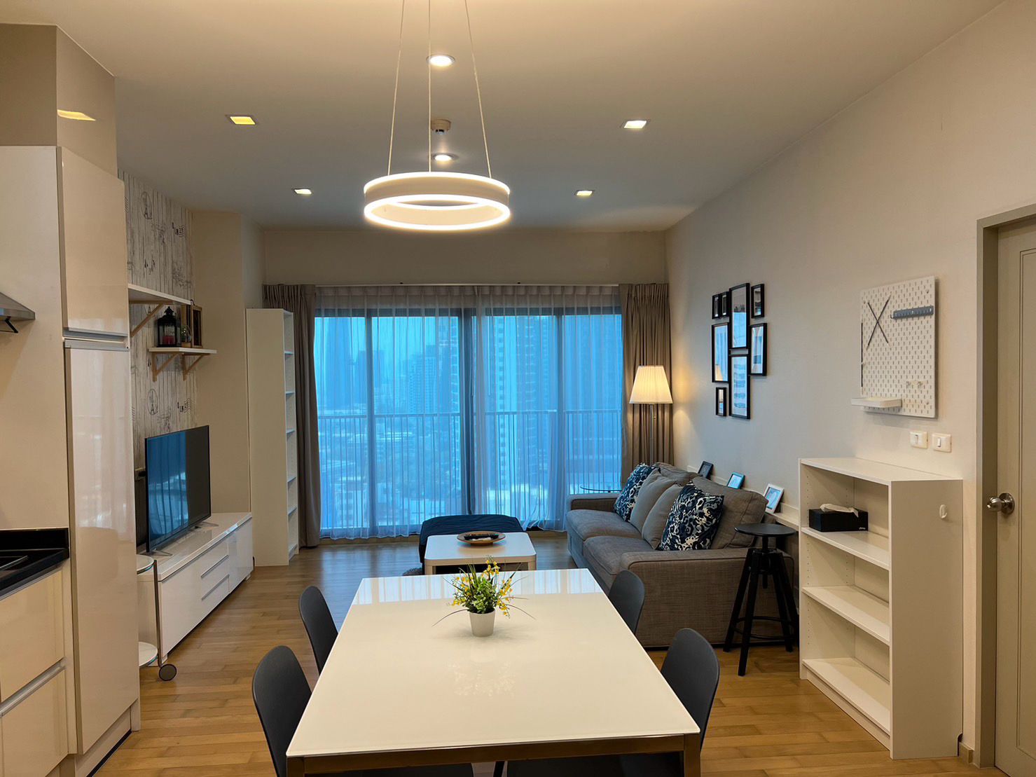 2 Bedrooms, 2 Bathrooms 75sqm 19th Flr @ Noble Reveal in Khlong Toei For Rent 50,000THB/Month
