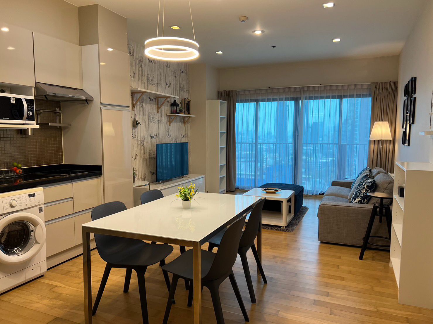 2 Bedrooms, 2 Bathrooms 75sqm 19th Flr @ Noble Reveal in Khlong Toei For Rent 50,000THB/Month