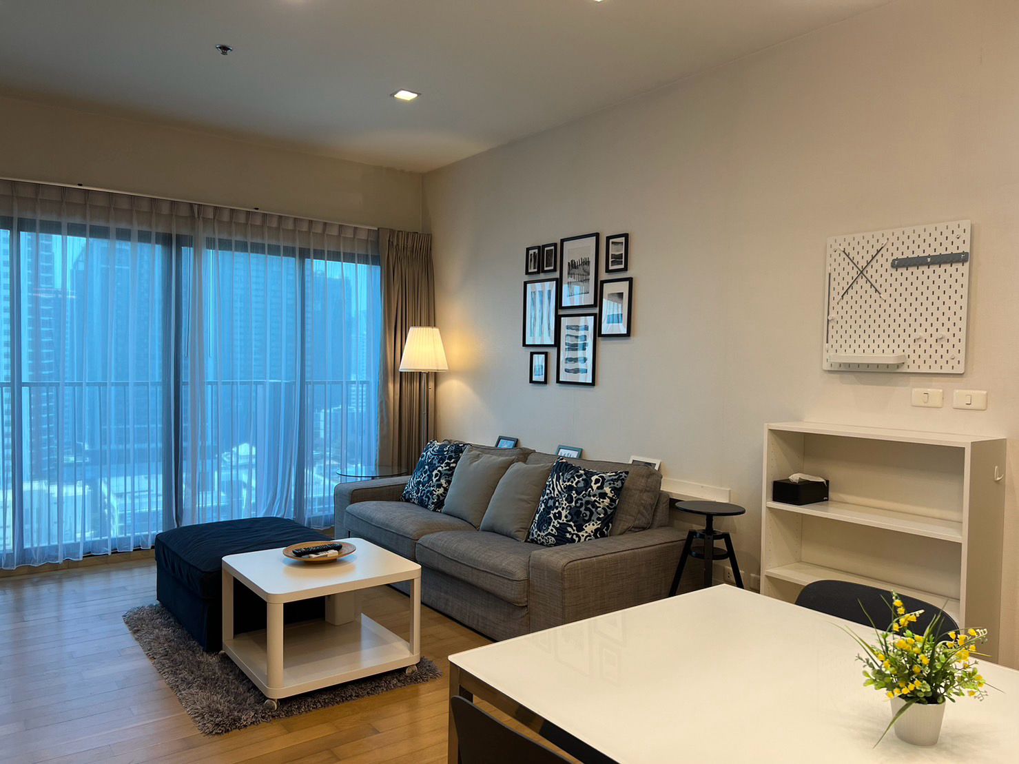 2 Bedrooms, 2 Bathrooms 75sqm 19th Flr @ Noble Reveal in Khlong Toei For Rent 50,000THB/Month