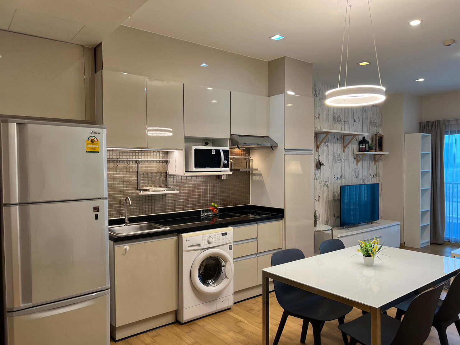 2 Bedrooms, 2 Bathrooms 75sqm 19th Flr @ Noble Reveal in Khlong Toei For Rent 50,000THB/Month