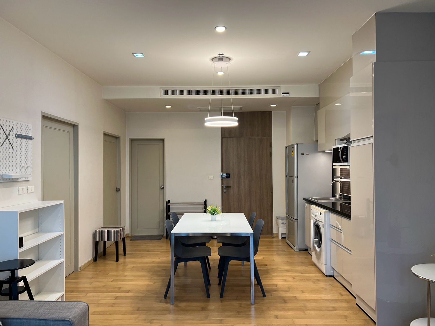 2 Bedrooms, 2 Bathrooms 75sqm 19th Flr @ Noble Reveal in Khlong Toei For Rent 50,000THB/Month