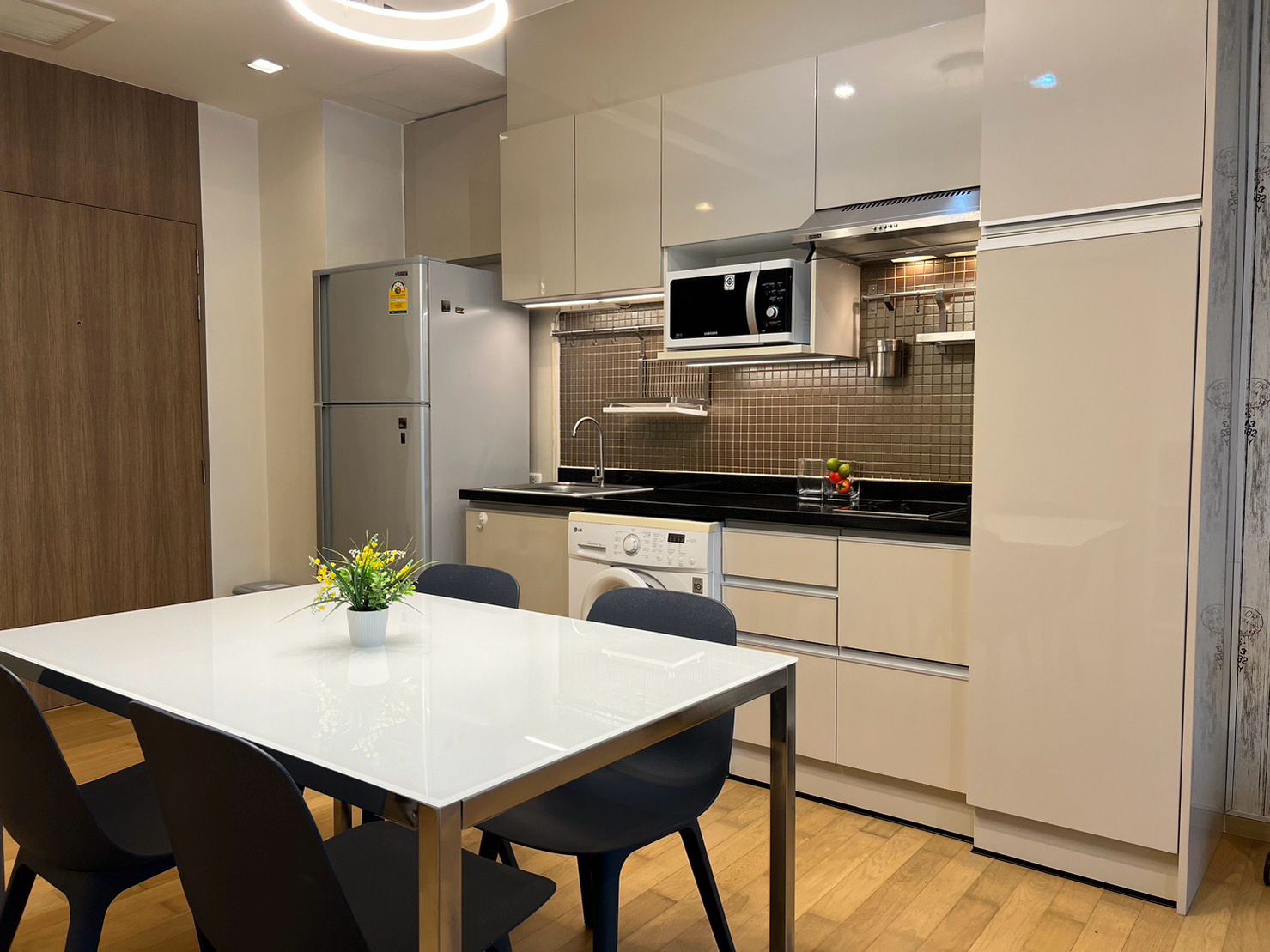 2 Bedrooms, 2 Bathrooms 75sqm 19th Flr @ Noble Reveal in Khlong Toei For Rent 50,000THB/Month