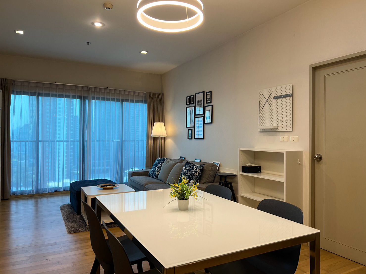 2 Bedrooms, 2 Bathrooms 75sqm 19th Flr @ Noble Reveal in Khlong Toei For Rent 50,000THB/Month