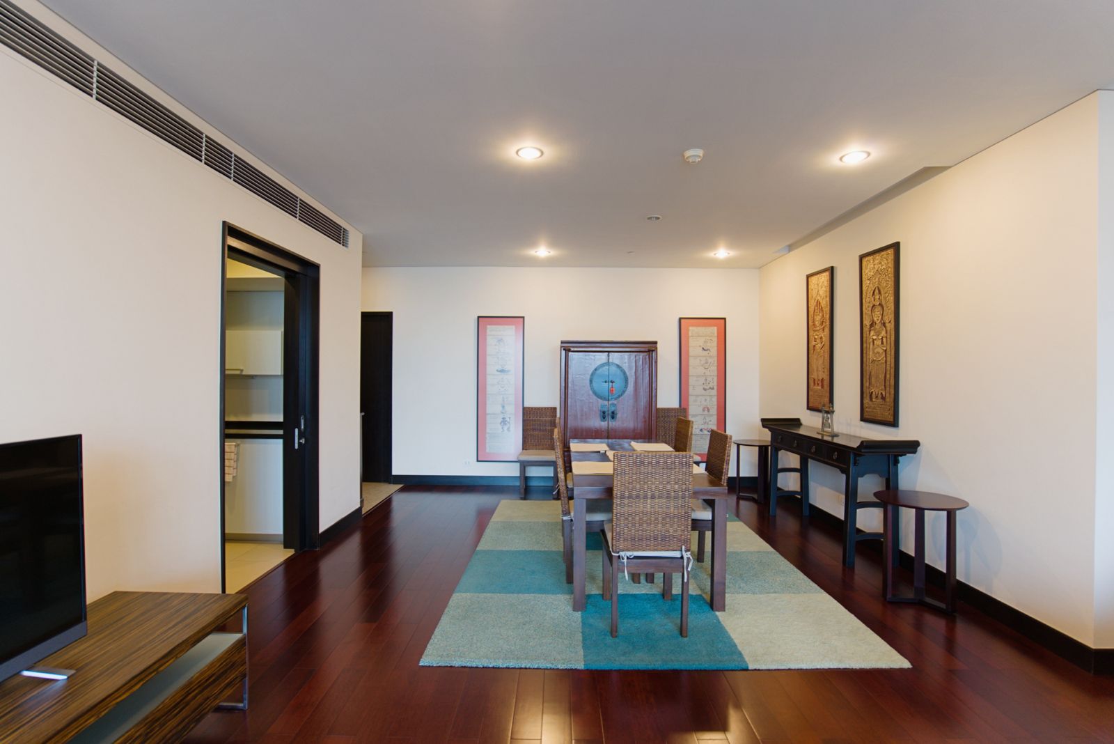 2 Bedrooms, 2 Bathrooms 145.6sqm @The Park Chidlom For Sale 44.67MB & For Rent 85,000THB/Month