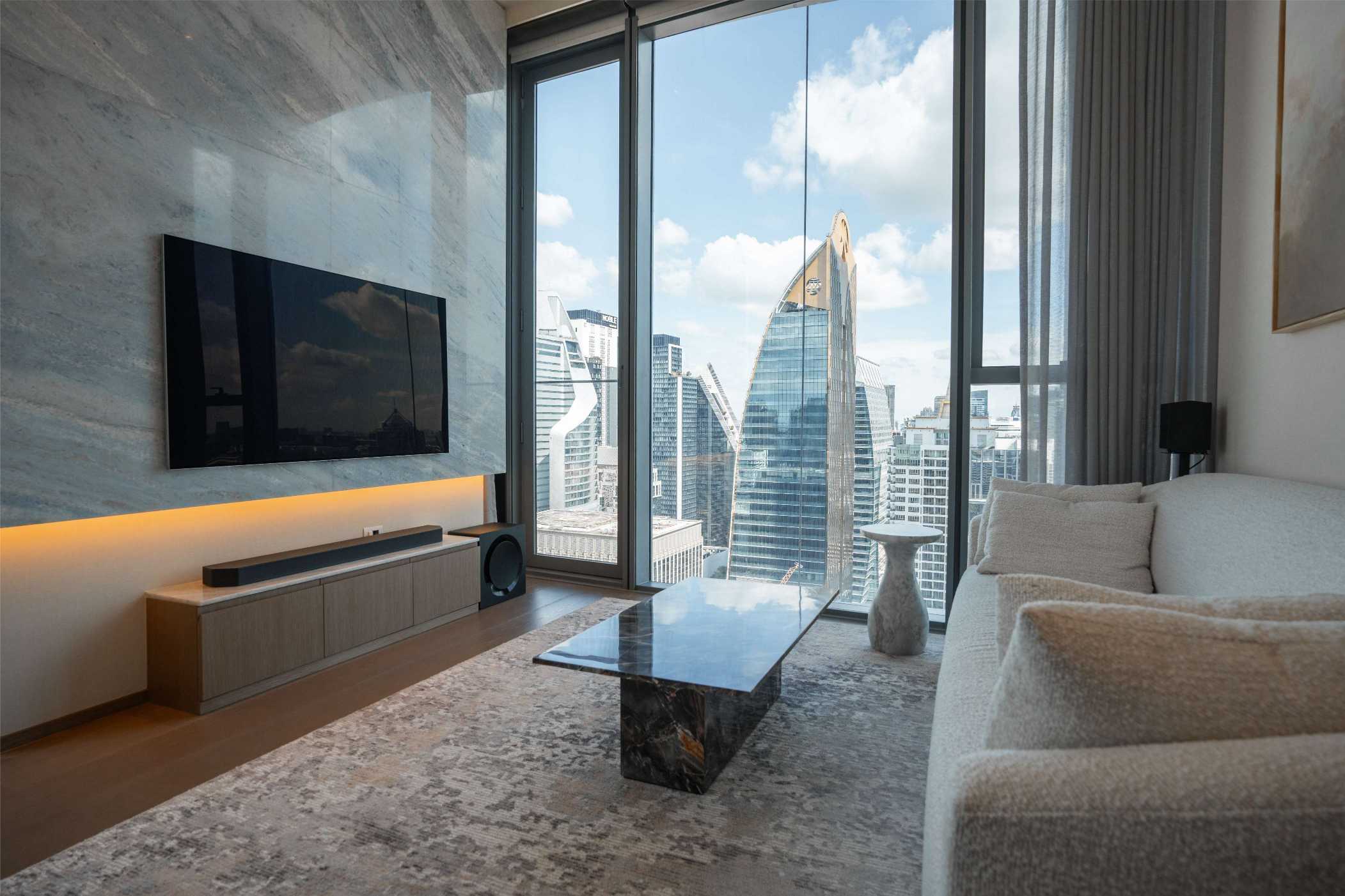 1 Bed/1 Bath 85 sqm 29th Flr @SCOPE Langsuan Sale 69.9M Bath