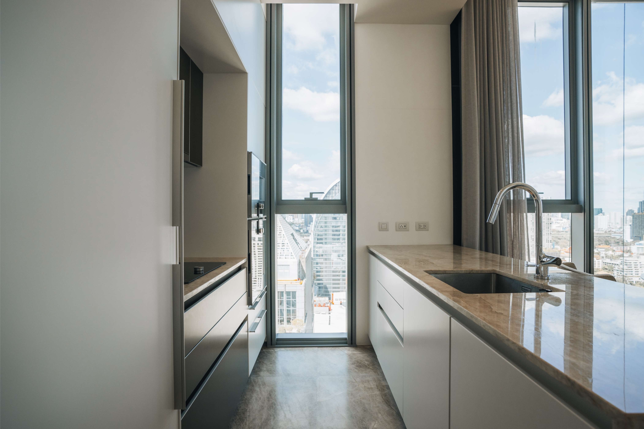 1 Bed/1 Bath 85 sqm 29th Flr @SCOPE Langsuan Sale 69.9M Bath