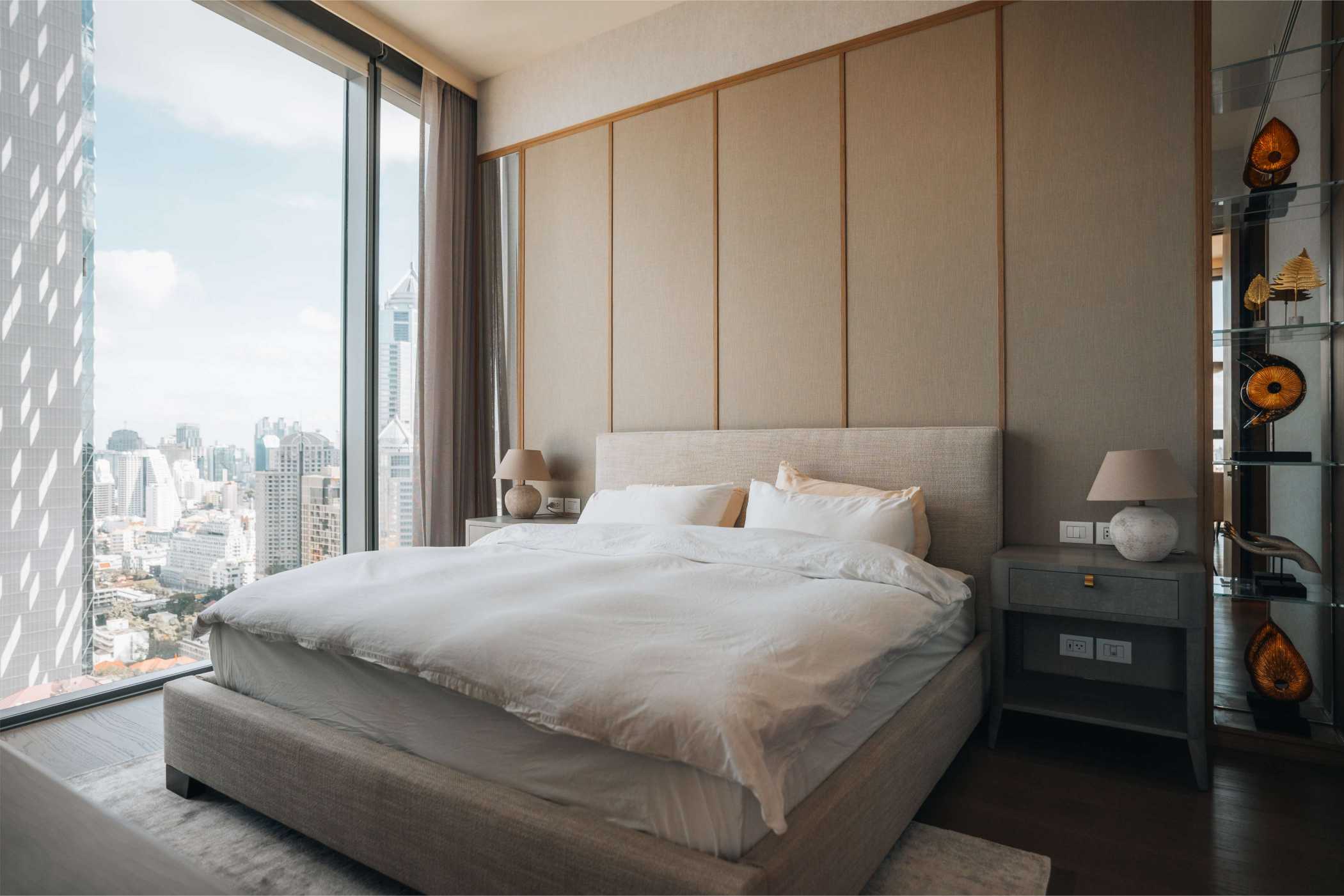 1 Bed/1 Bath 85 sqm 29th Flr @SCOPE Langsuan Sale 69.9M Bath