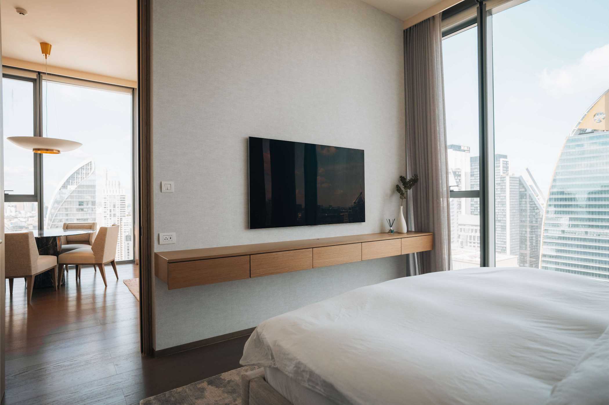 1 Bed/1 Bath 85 sqm 29th Flr @SCOPE Langsuan Sale 69.9M Bath