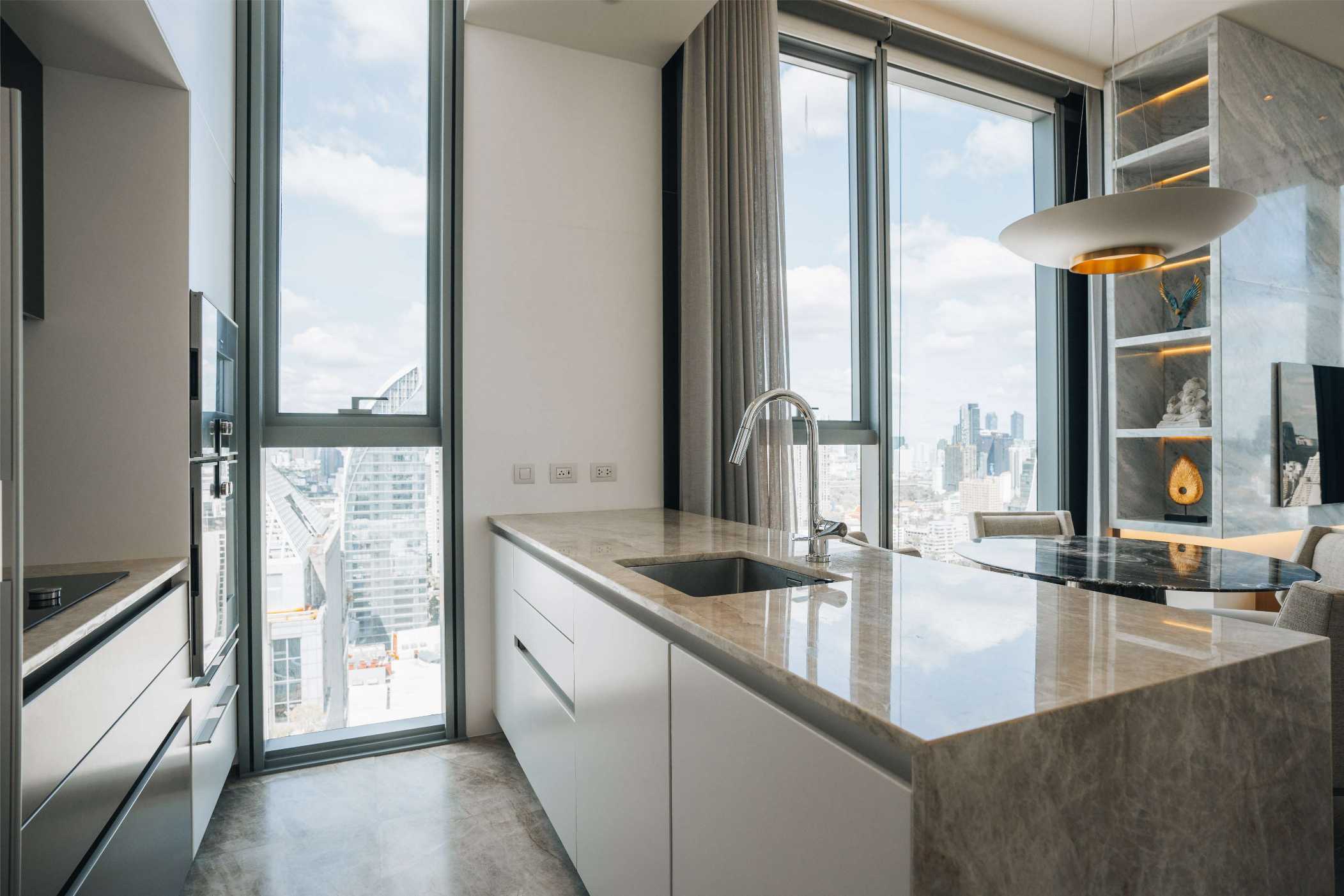 1 Bed/1 Bath 85 sqm 29th Flr @SCOPE Langsuan Sale 69.9M Bath