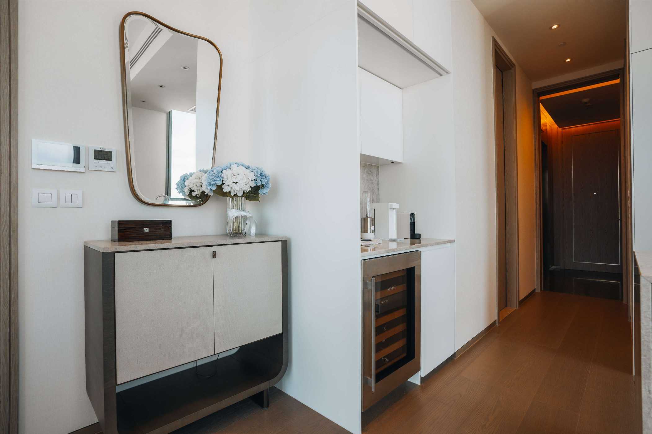 1 Bed/1 Bath 85 sqm 29th Flr @SCOPE Langsuan Sale 69.9M Bath