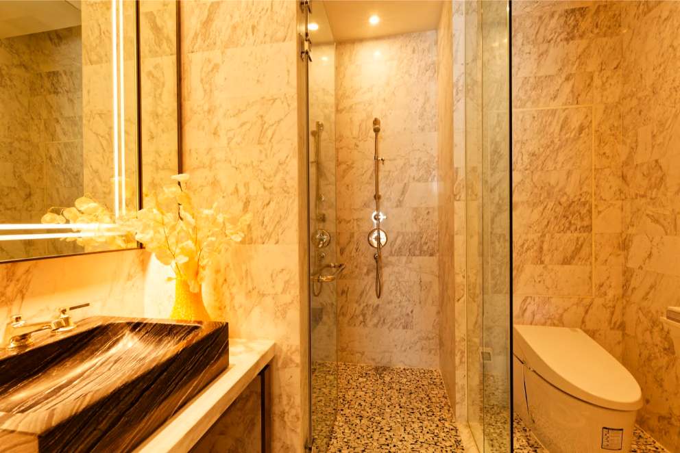 2BR/2BA 128sqm 31st Flr Mandarin Oriental Rent 250K/Sale 70M