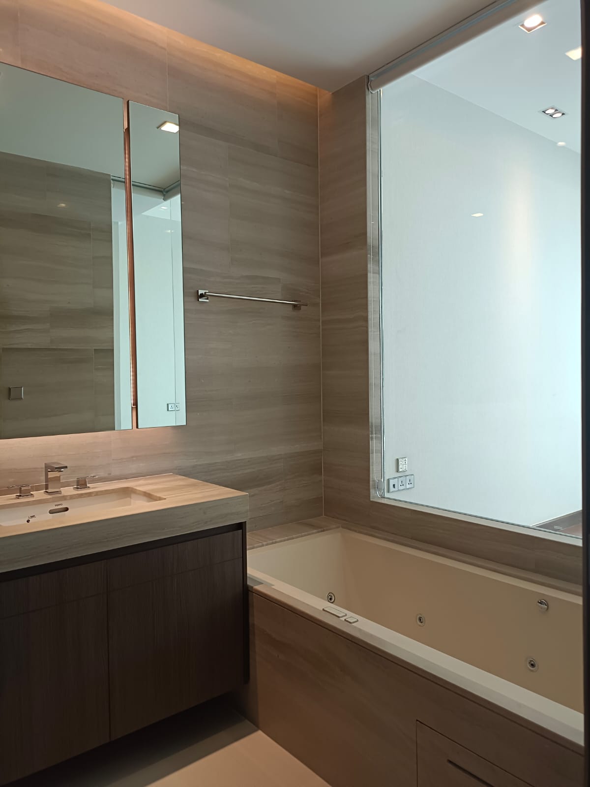 2BR/2BA 95 sqm 12th Flr @Q1 Sukhumvit Rent : 95,000THB/Month