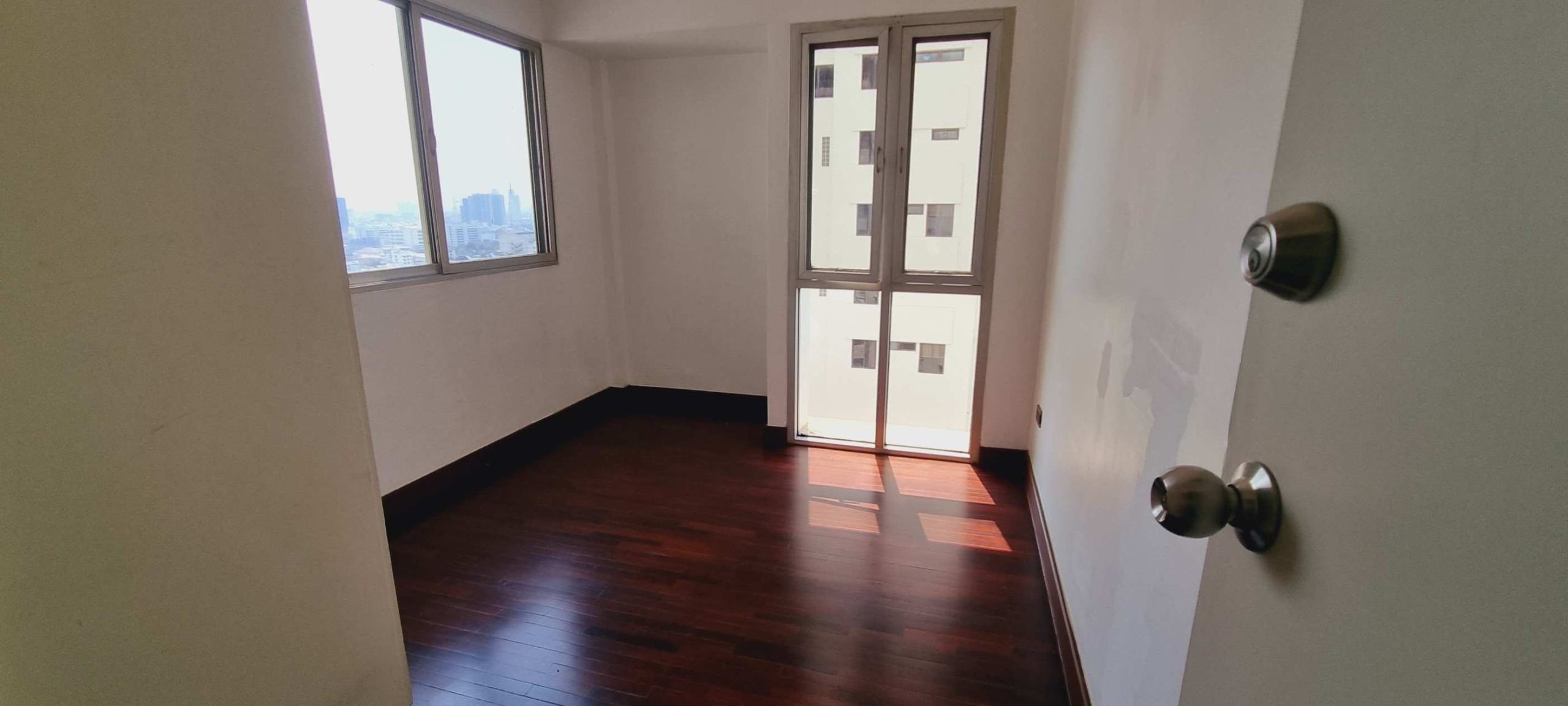 3BR/3BA+Maid 341sqm 22nd Flr Sathorn Park Rent 140KTHB/Month