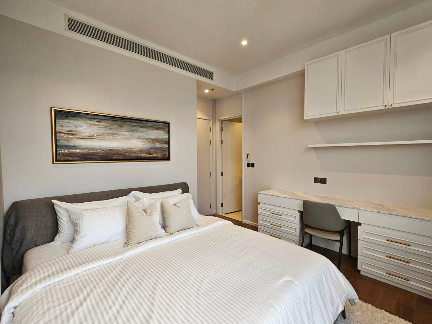 2-Bedroom 3-Bathroom 88sqm Condo at Muniq Langsuan - BTS Chit Lom - Rent 140KTHB per Month