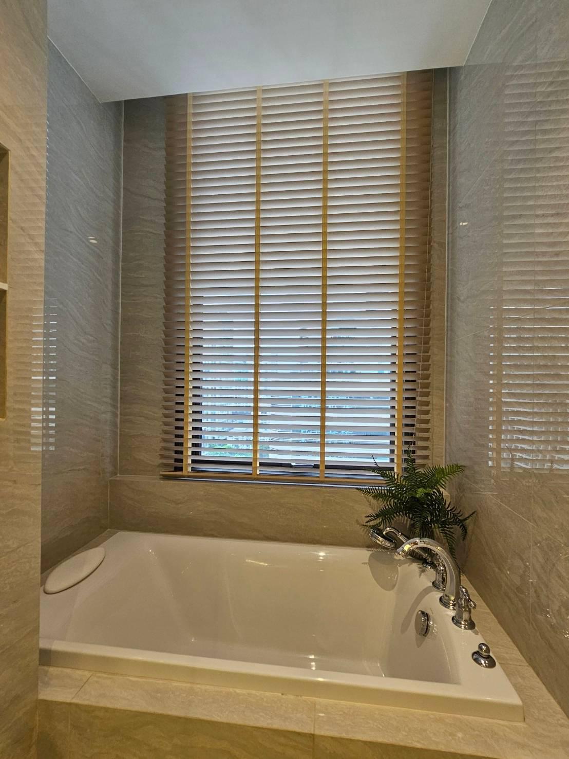 2-Bedroom 3-Bathroom 88sqm Condo at Muniq Langsuan - BTS Chit Lom - Rent 140KTHB per Month