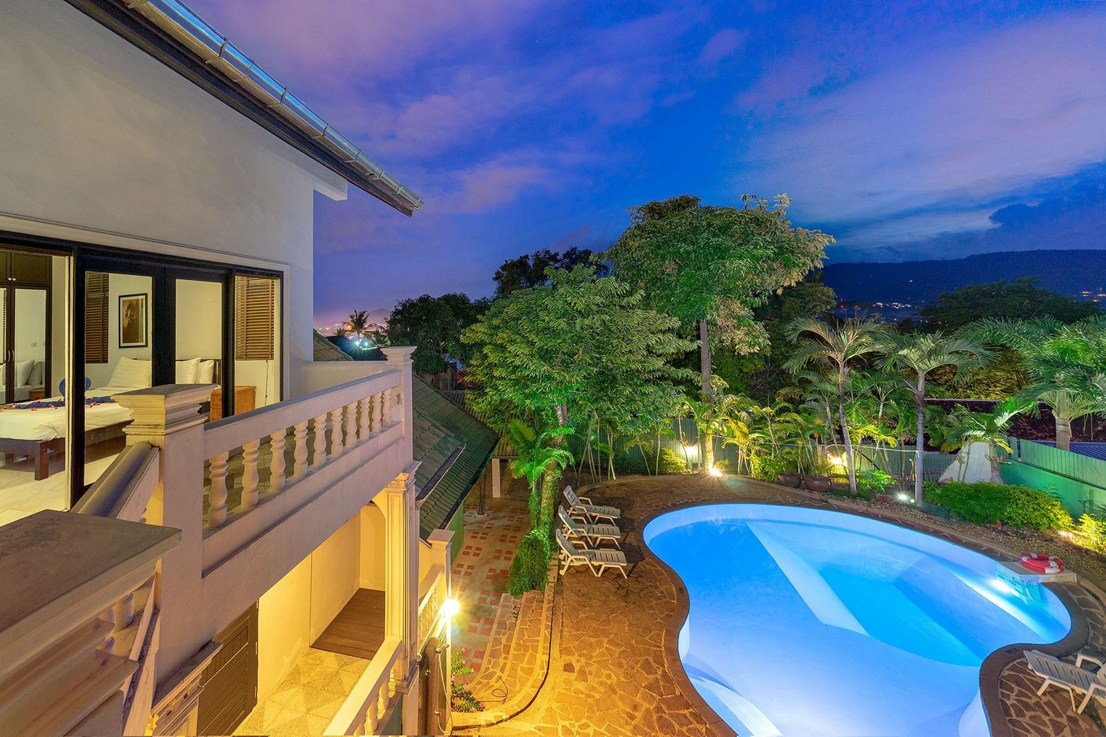 4-Bedroom 4-bathroom Villa at Chaweng Lakeview Villa for Sale 150 M THB