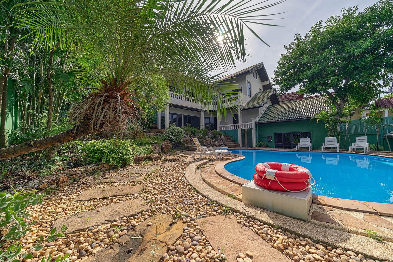 4-Bedroom 4-bathroom Villa at Chaweng Lakeview Villa for Sale 150 M THB