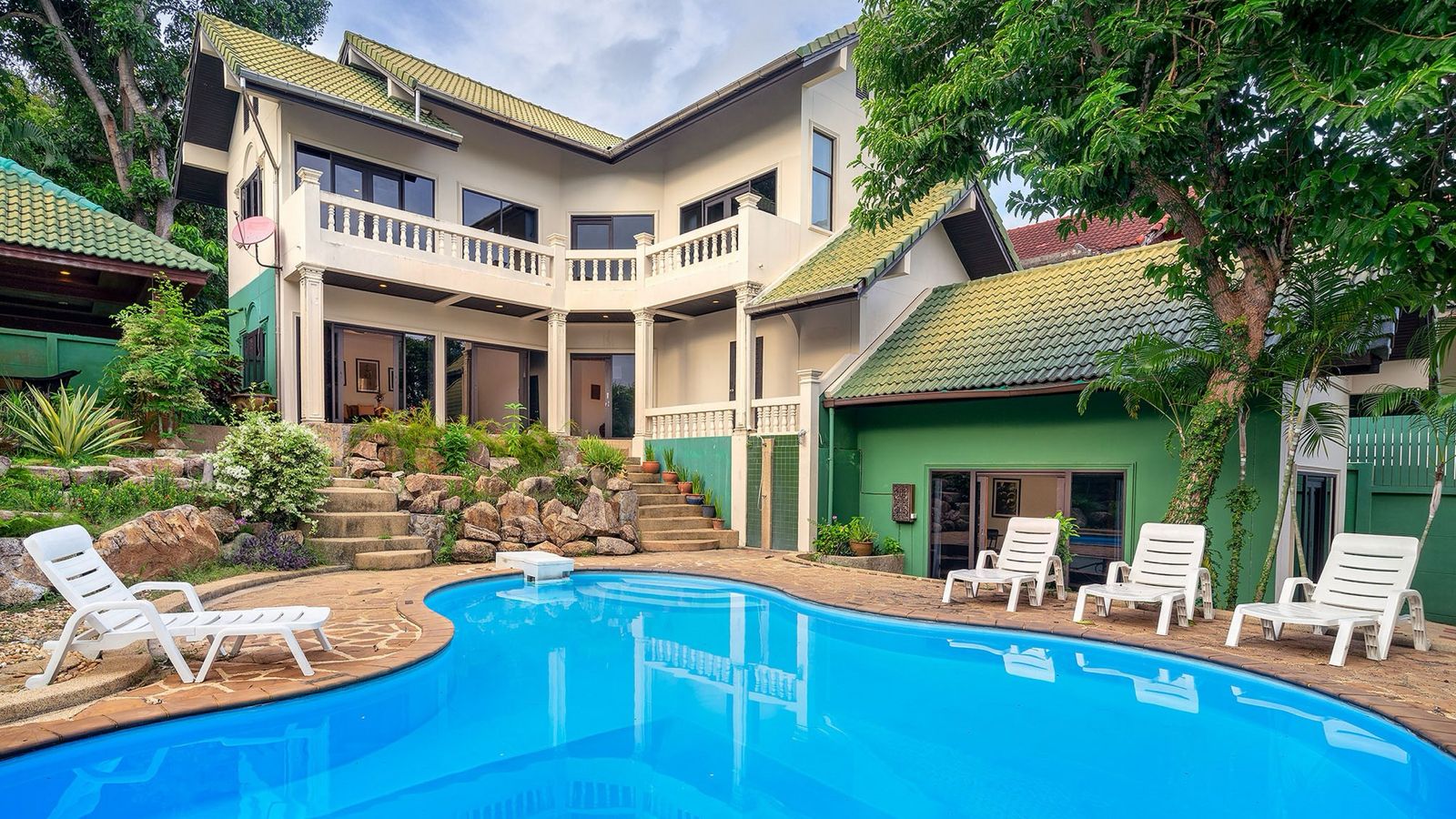 4-Bedroom 4-bathroom Villa at Chaweng Lakeview Villa for Sale 150 M THB